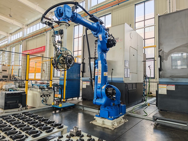 1208單月訂單破8000臺(tái)！盛源濟(jì)寧分公司以精益化管理書(shū)寫(xiě)逆勢(shì)增長(zhǎng)新篇（張子?jì)梗?/></p><p>在行業(yè)環(huán)境承壓的大背景下，山東盛源工業(yè)裝備濟(jì)寧分公司以精 益化管理為核心抓手，推動(dòng)全鏈條協(xié)同發(fā)力，成功實(shí)現(xiàn)逆勢(shì)突圍。2025年11月訂單量突破8000臺(tái)，發(fā)貨量達(dá)6901臺(tái)，創(chuàng)下歷史新高，用硬核業(yè)績(jī)彰顯企業(yè)強(qiáng)勁發(fā)展韌性。</p><p>這一亮眼成績(jī)的背后，是精 益化管理貫穿生產(chǎn)、技術(shù)、品質(zhì)全流程的深度賦能。生產(chǎn)端以精 益理念優(yōu)化流程，截至11月底，整機(jī)馬達(dá)產(chǎn)出同比增長(zhǎng)28.43%，零部件產(chǎn)出也實(shí)現(xiàn)了26.57%的增長(zhǎng)，月產(chǎn)量從2800臺(tái)躍升至6000臺(tái)；通過(guò)精 益改善提升關(guān)鍵工序效能，核心部件自制降本18萬(wàn)元，庫(kù)存周轉(zhuǎn)率提升15%，實(shí)現(xiàn)產(chǎn)能與效益雙提升。技術(shù)創(chuàng)新持續(xù)加碼，5款核心新品的成功推出，不僅提升了產(chǎn)品性能，更通過(guò)工藝精 益優(yōu)化使裝配合格率提高8%，同步提升生產(chǎn)效率和產(chǎn)品質(zhì)量。品質(zhì)管控融入精 益思維，推動(dòng)制造合格率從87.57%提升至99.1%，售后率保持在0.57%，遠(yuǎn)低于行業(yè)1.2%，成品追溯率保持1 0 0%。</p><p>市場(chǎng)拓展精 準(zhǔn)破局，為增長(zhǎng)注入核心動(dòng)力。公司以精 益思維聚焦中高端市場(chǎng)，成功開(kāi)發(fā)6家核心客戶并實(shí)現(xiàn)批量下單，產(chǎn)品應(yīng)用領(lǐng)域逐步從單一賽道擴(kuò)展至農(nóng)業(yè)機(jī)械、環(huán)衛(wèi)機(jī)械等多領(lǐng)域。此外，公司以優(yōu) 質(zhì)服務(wù)穩(wěn)固新老客戶，全年續(xù)約率達(dá)到1 0 0%，穩(wěn) 定的訂單和回款形成了良性循環(huán)。成本管控同步發(fā)力，推行精 益采購(gòu)模式，優(yōu)化供應(yīng)商管理、開(kāi)展集中采購(gòu)議價(jià)，推動(dòng)原材料采購(gòu)價(jià)格平均降幅超5%，單臺(tái)馬達(dá)采購(gòu)成本降低42元以上，全年主要材料節(jié)約成本約438萬(wàn)元，為業(yè)績(jī)?cè)鲩L(zhǎng)夯實(shí)盈利基礎(chǔ)。</p><p>單月破萬(wàn)的沖刺勢(shì)頭，全年飄紅的增長(zhǎng)曲線，是盛源濟(jì)寧分公司以精 益化管理驅(qū)動(dòng)高質(zhì)量發(fā)展的生動(dòng)實(shí)踐。未來(lái)，公司將持續(xù)深化精 益理念，深耕液壓馬達(dá)領(lǐng)域，為企業(yè)高質(zhì)量發(fā)展貢獻(xiàn)更大動(dòng)力。</p><p>文/圖丨張子?jì)?/p><p><br/></p><div   id=