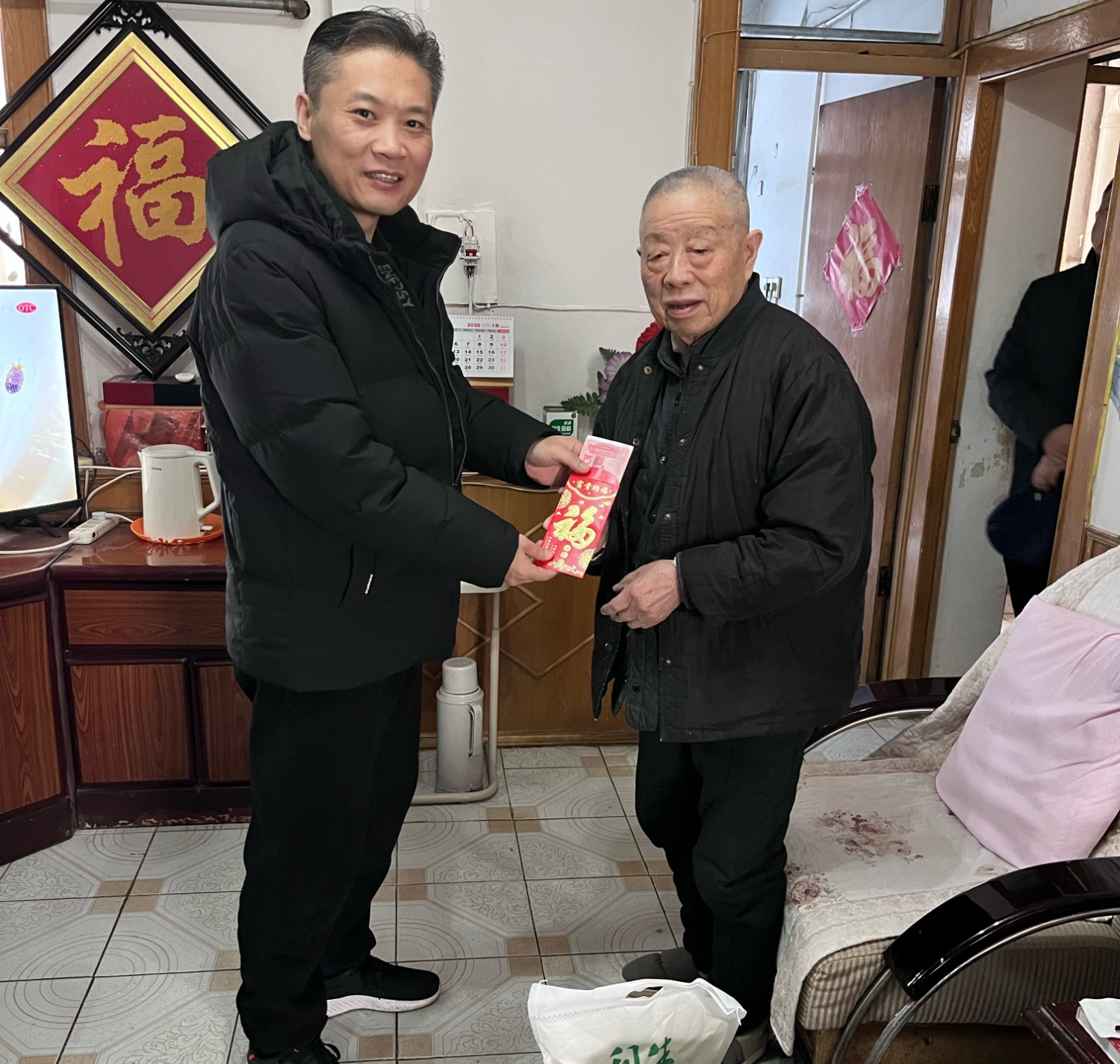 0201情暖新春 愛潤萬家——盛源公司開展2026年春節(jié)走訪慰問活動