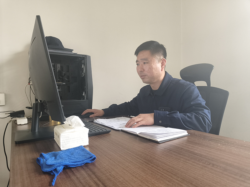 盛源分公司勞模張昆全